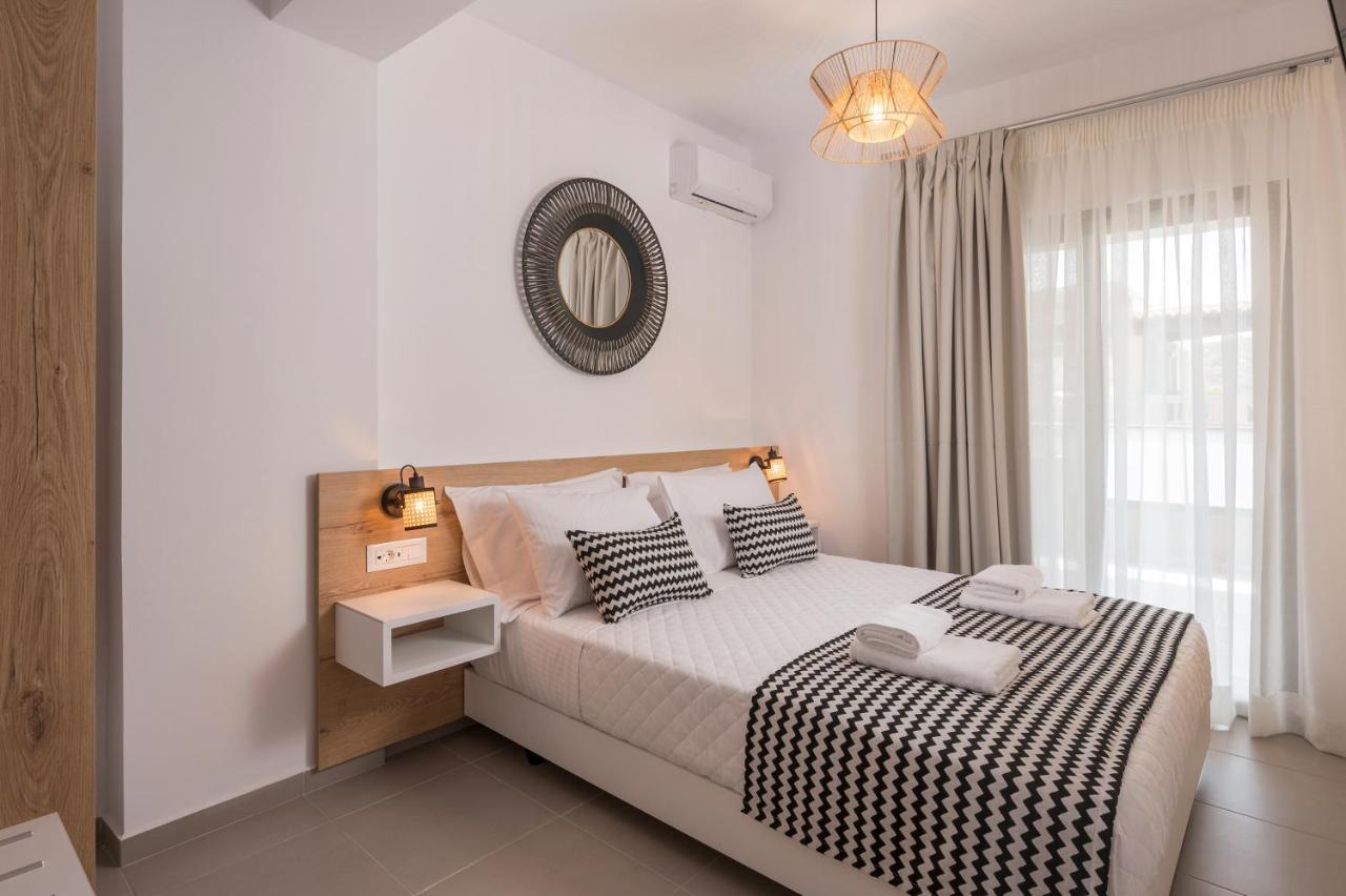 Indigo Blue Seaside Deluxe Apartments كيساموس المظهر الخارجي الصورة