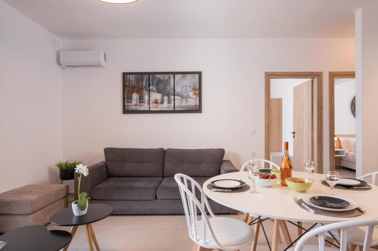 Indigo Blue Seaside Deluxe Apartments كيساموس المظهر الخارجي الصورة