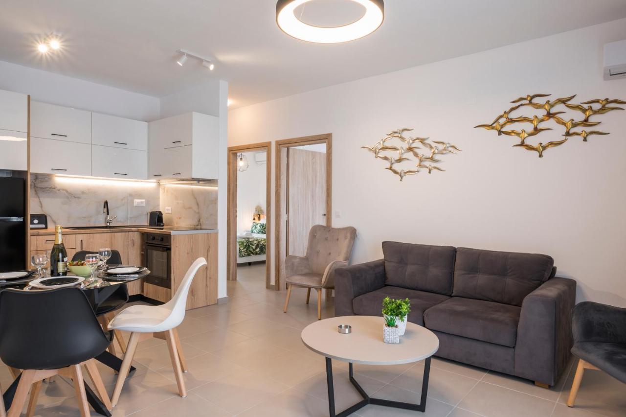 Indigo Blue Seaside Deluxe Apartments كيساموس المظهر الخارجي الصورة