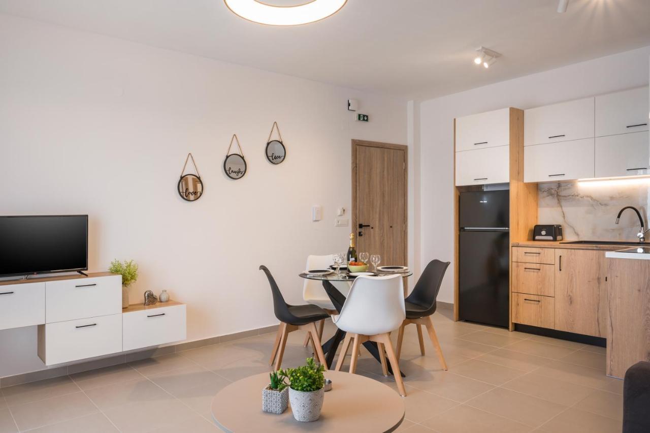 Indigo Blue Seaside Deluxe Apartments كيساموس المظهر الخارجي الصورة