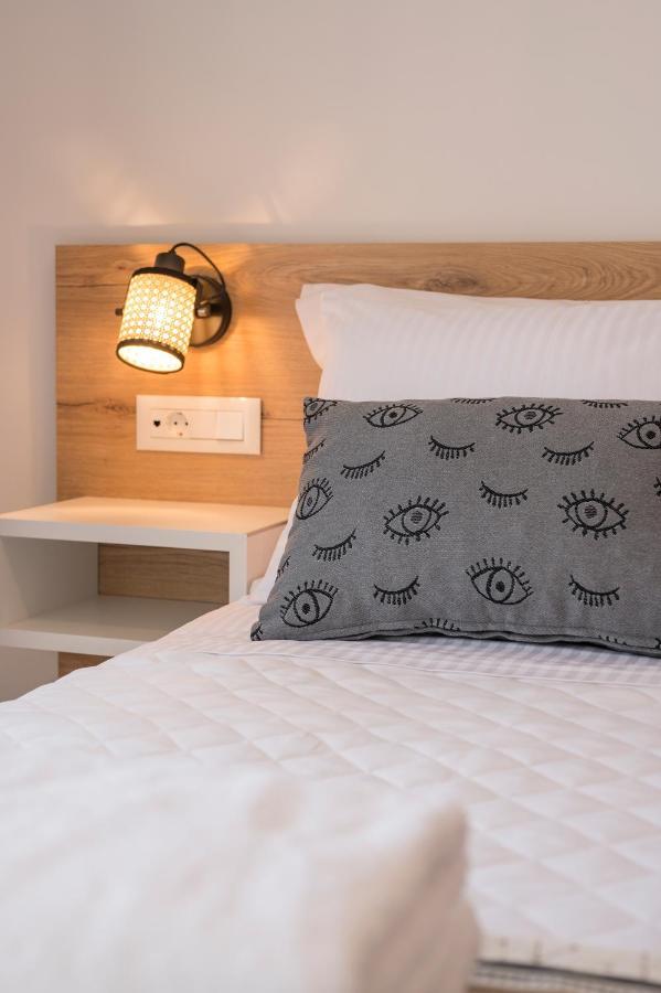 Indigo Blue Seaside Deluxe Apartments كيساموس المظهر الخارجي الصورة